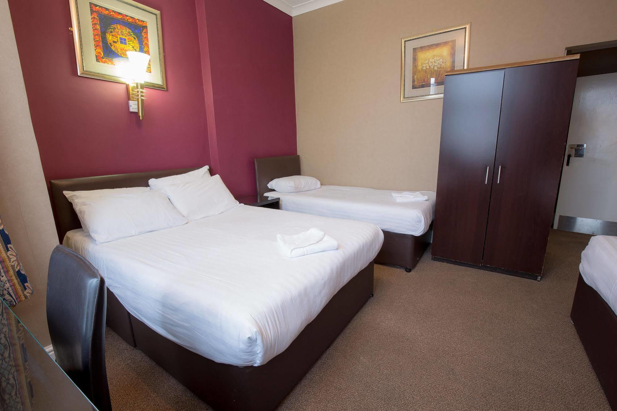 Rossmore Hotel Ilford Bagian luar foto