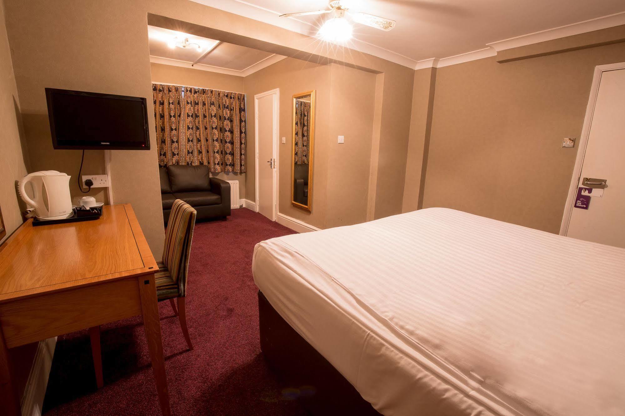 Rossmore Hotel Ilford Bagian luar foto