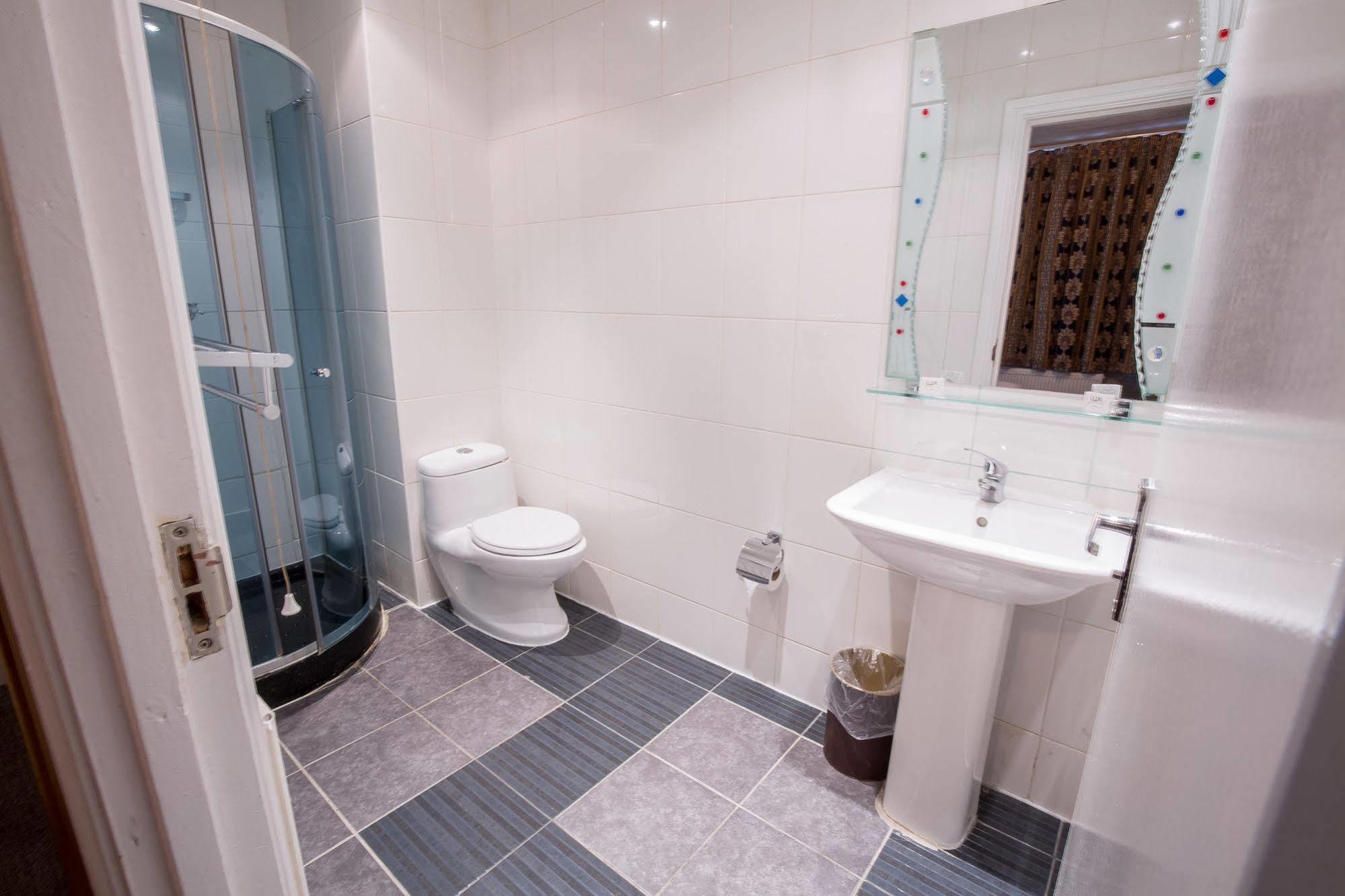 Rossmore Hotel Ilford Bagian luar foto