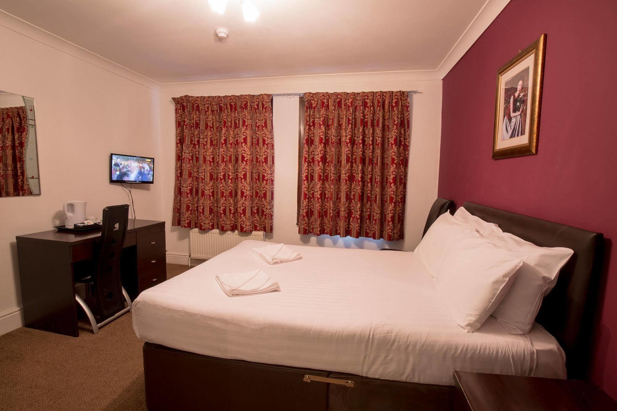 Rossmore Hotel Ilford Bagian luar foto