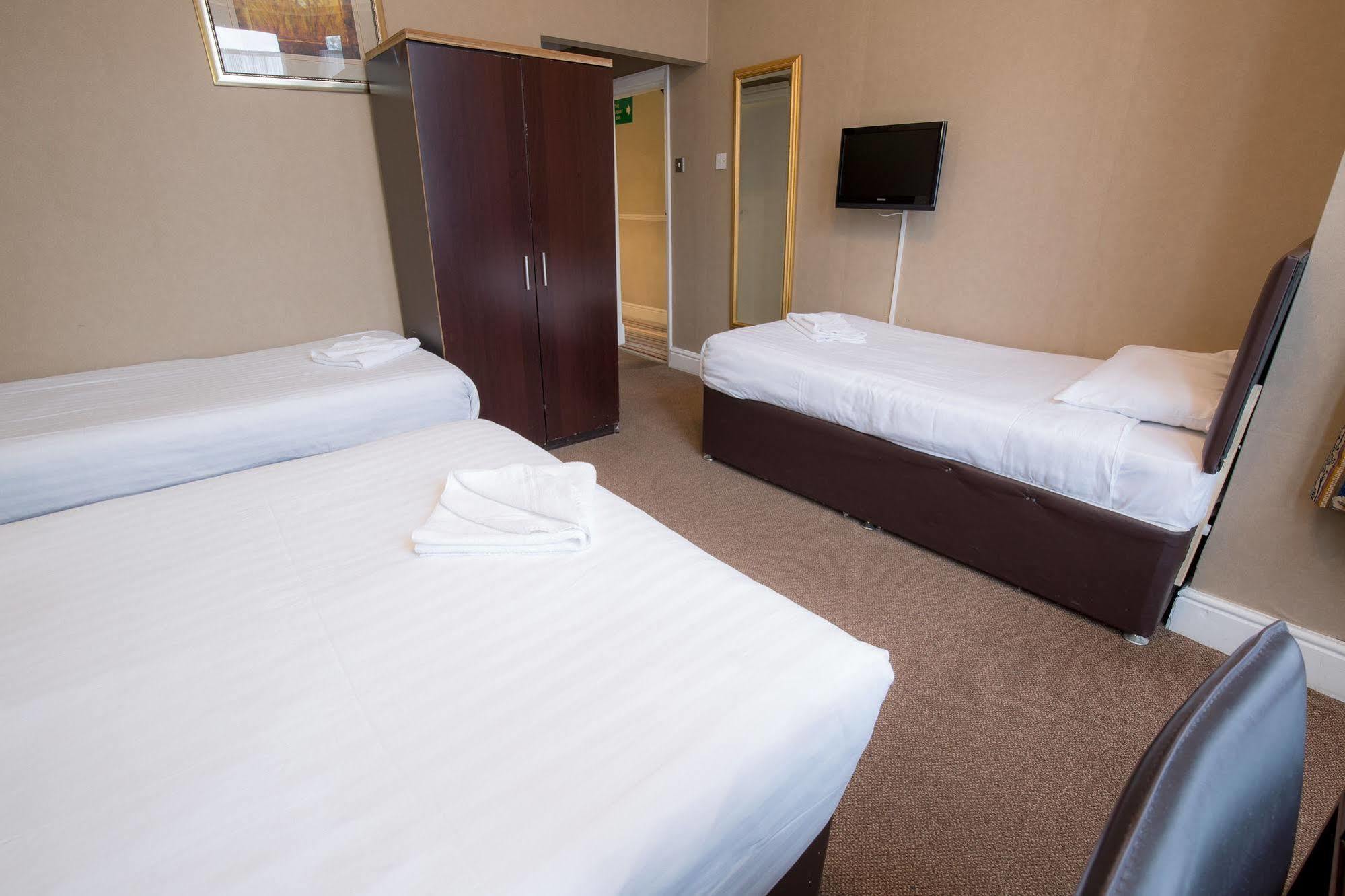 Rossmore Hotel Ilford Bagian luar foto