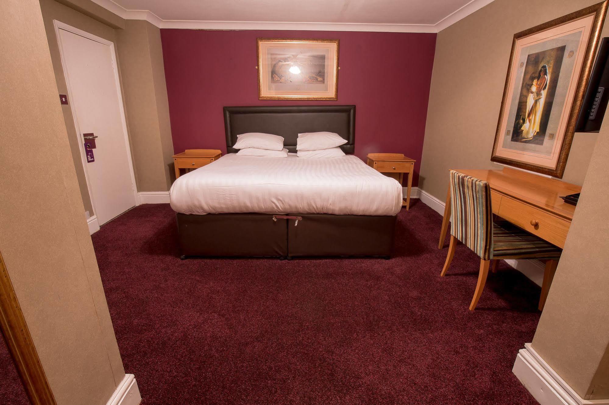 Rossmore Hotel Ilford Bagian luar foto
