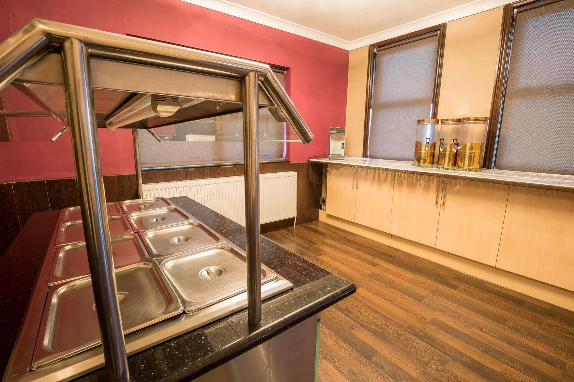 Rossmore Hotel Ilford Bagian luar foto