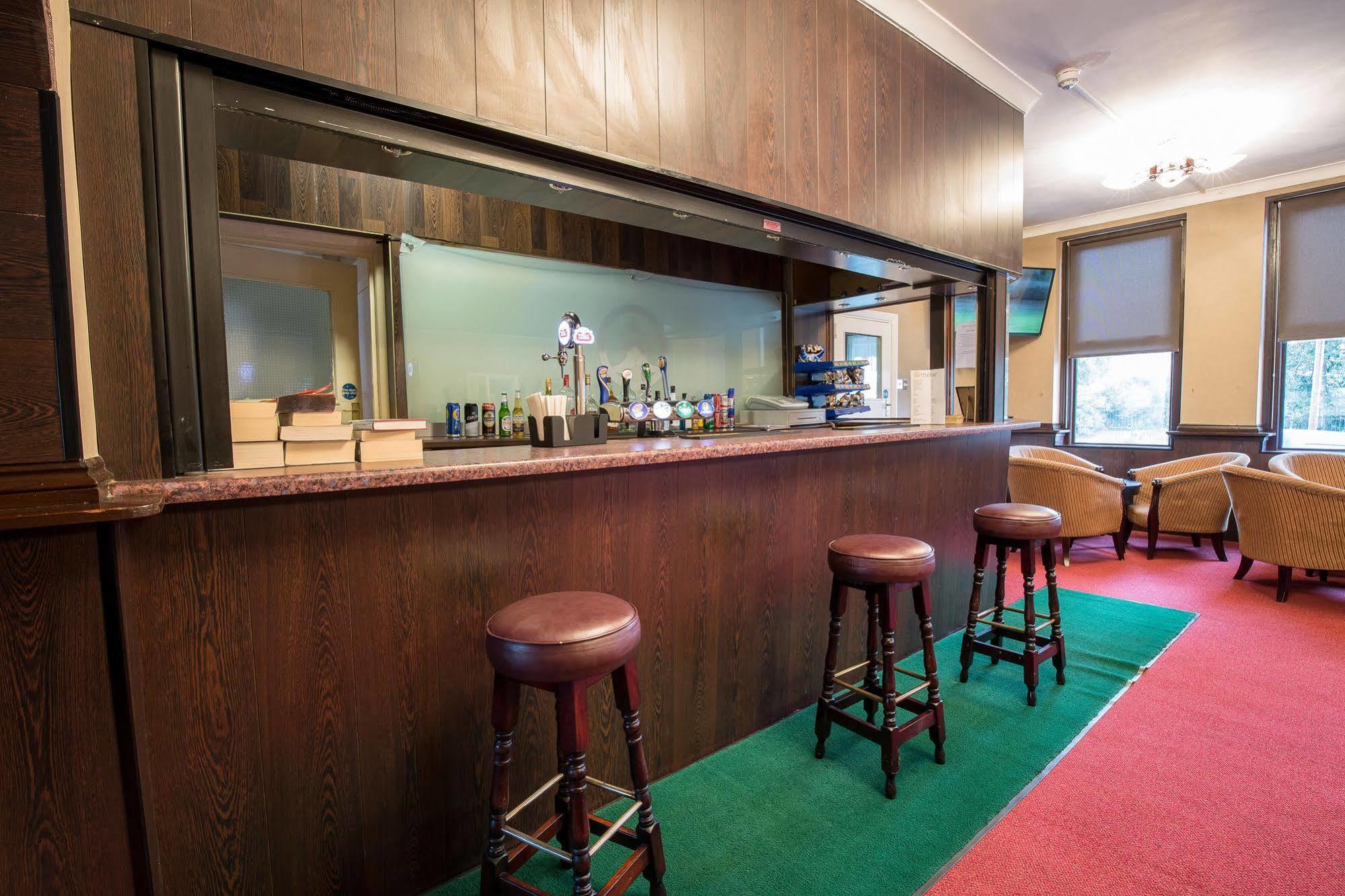 Rossmore Hotel Ilford Bagian luar foto